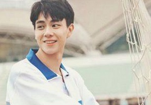 吃瓜女孩逆袭记：从默默无闻到娱乐圈焦点的时间轨迹🎬