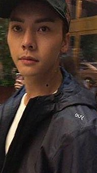 娱乐吃瓜主持人深度揭秘：镜头背后的真实与争议